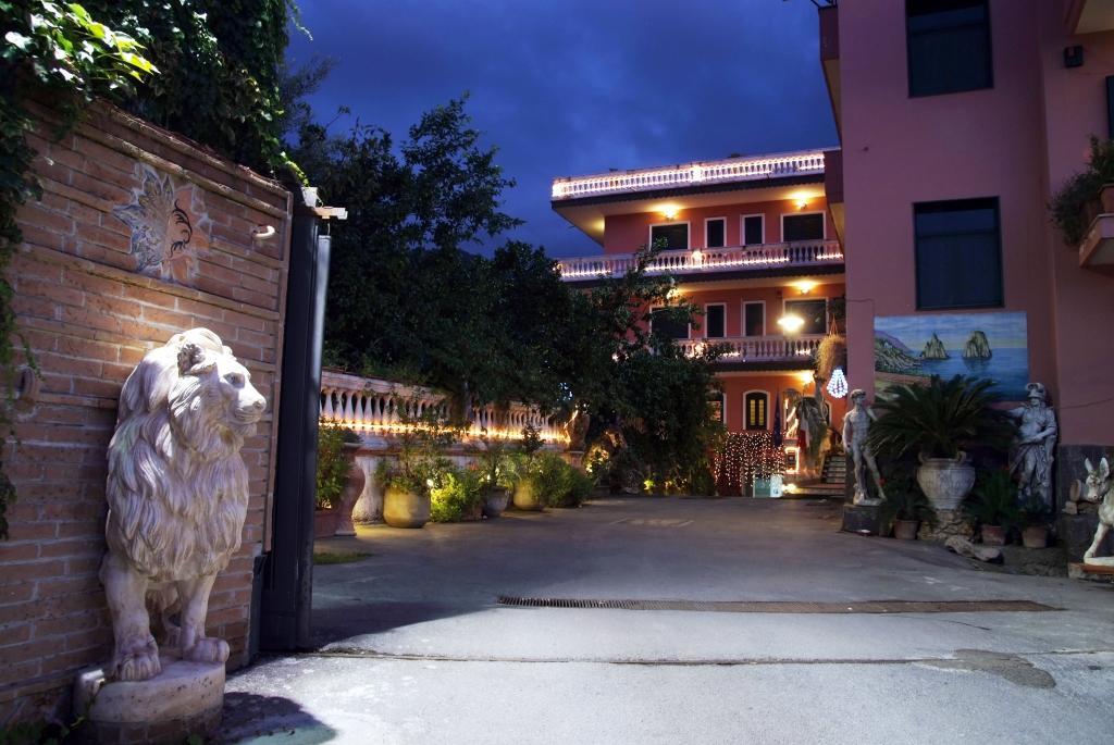 Hotel Sottovento Sant'Egidio del Monte Albino Eksteriør bilde